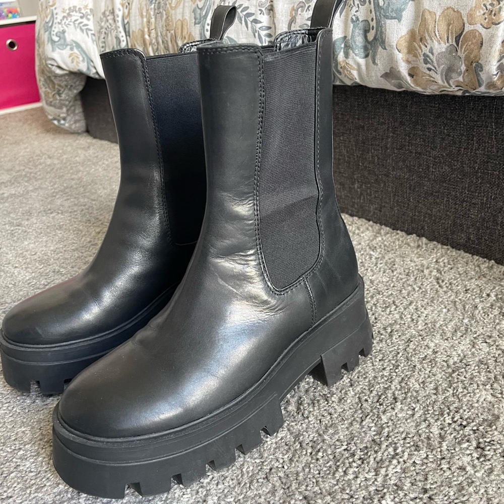 GB Down-Town Leather Chelsea Lug Sole Platform Booties